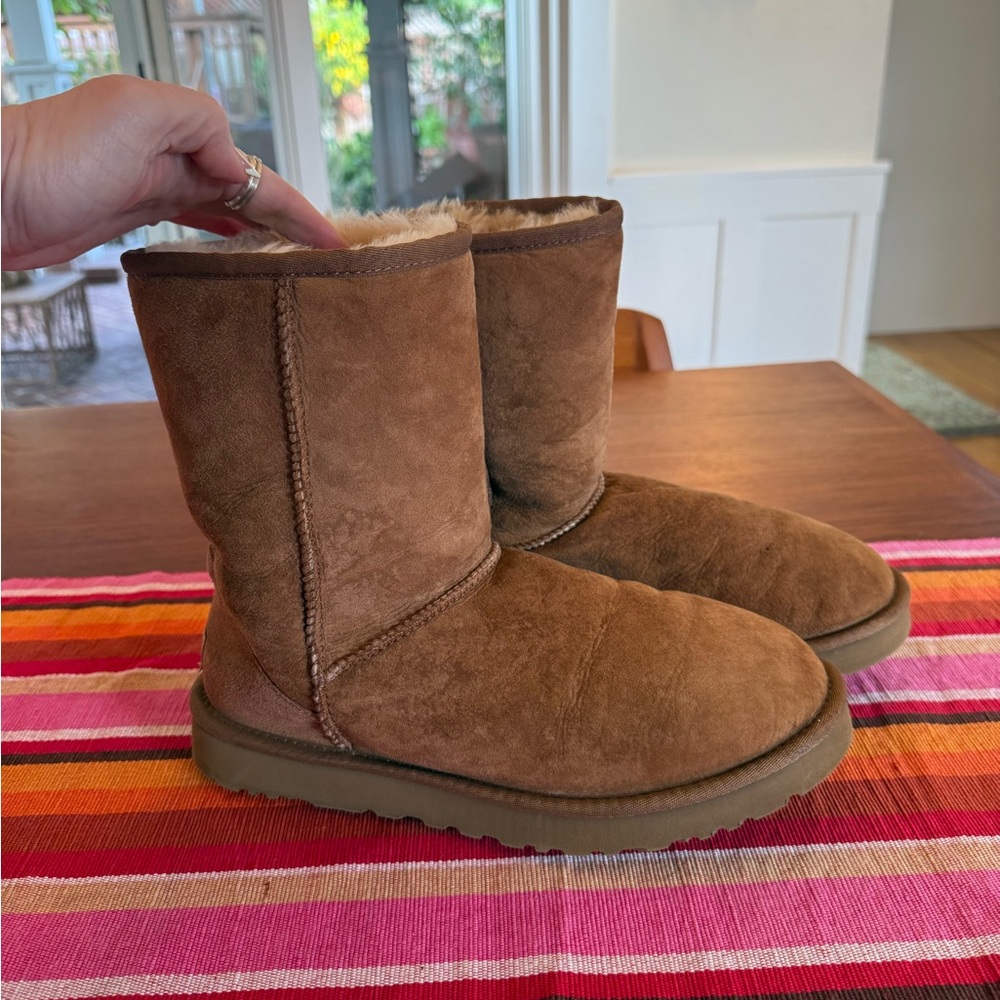 UGG Women’s Classic Short boots in Chestnut EUC size 10 - Picture 2 of 7